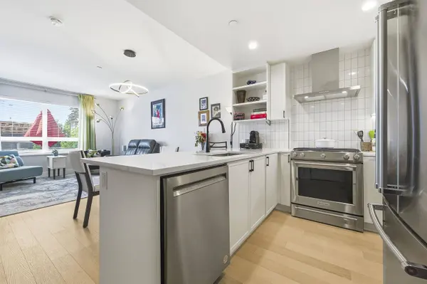 22265 Dewdney Trunk RD #204, Maple Ridge, BC V2X 3J1