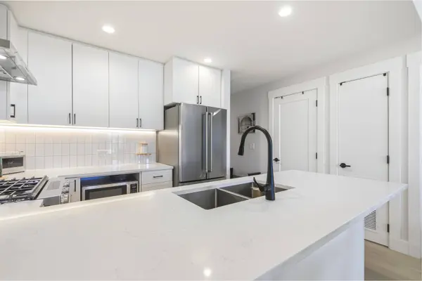 22265 Dewdney Trunk RD #204, Maple Ridge, BC V2X 3J1