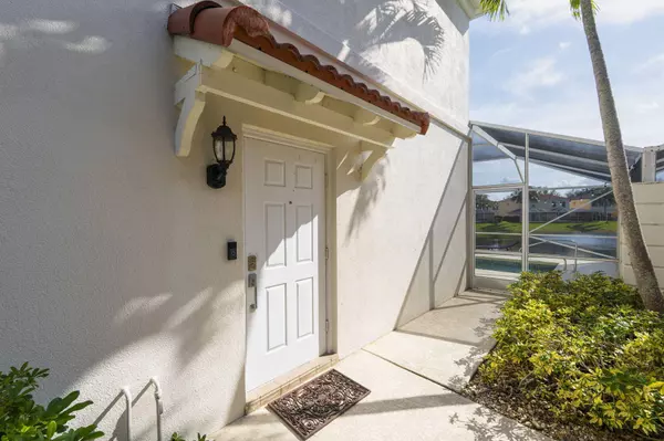 2122 W Tigris DR, West Palm Beach, FL 33411