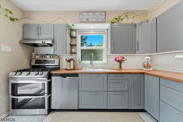 366 Maplewood Ave, Kenilworth Boro, NJ 07033