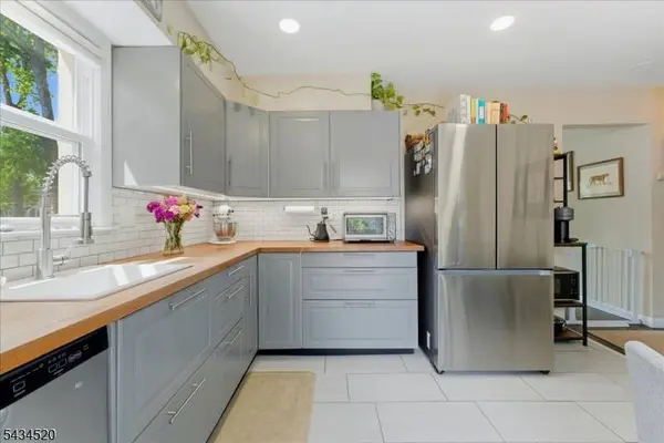 366 Maplewood Ave, Kenilworth Boro, NJ 07033