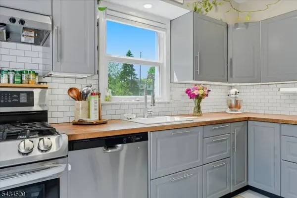 366 Maplewood Ave, Kenilworth Boro, NJ 07033