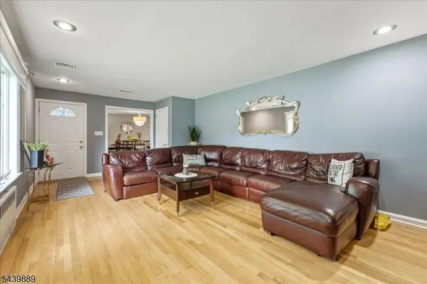 41 Sycamore Ave, Berkeley Heights Twp., NJ 07922