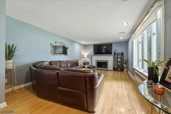 41 Sycamore Ave, Berkeley Heights Twp., NJ 07922