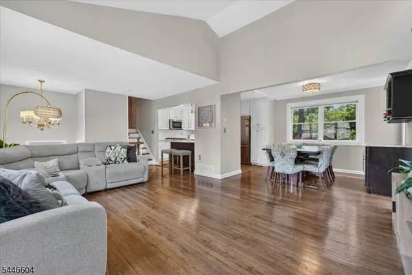 105 Summit Ct, Westfield Town, NJ 07090