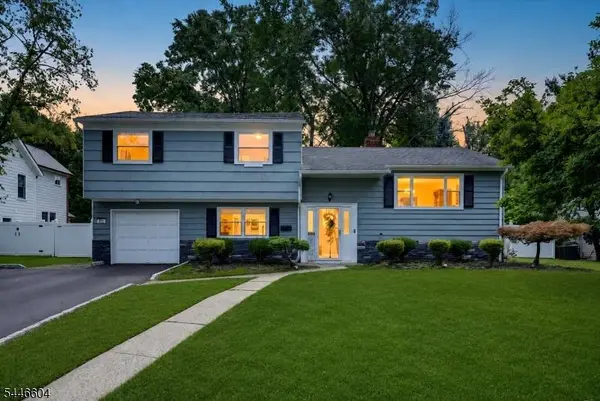 105 Summit Ct, Westfield Town, NJ 07090