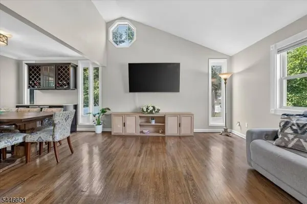 105 Summit Ct, Westfield Town, NJ 07090