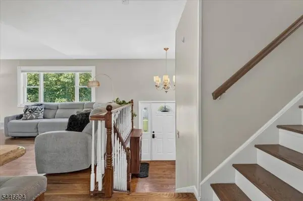 105 Summit Ct, Westfield Town, NJ 07090