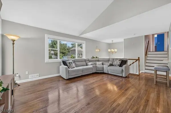 105 Summit Ct, Westfield Town, NJ 07090