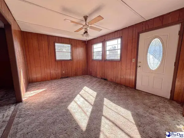 1135 Narrow Paved Rd, Lynchburg, SC 29080