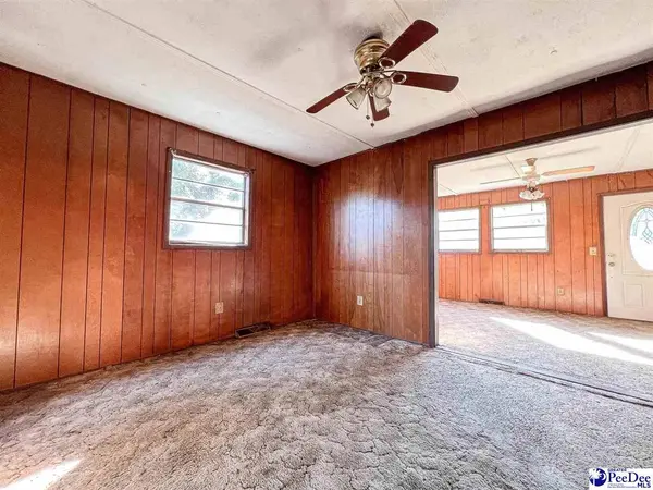 1135 Narrow Paved Rd, Lynchburg, SC 29080
