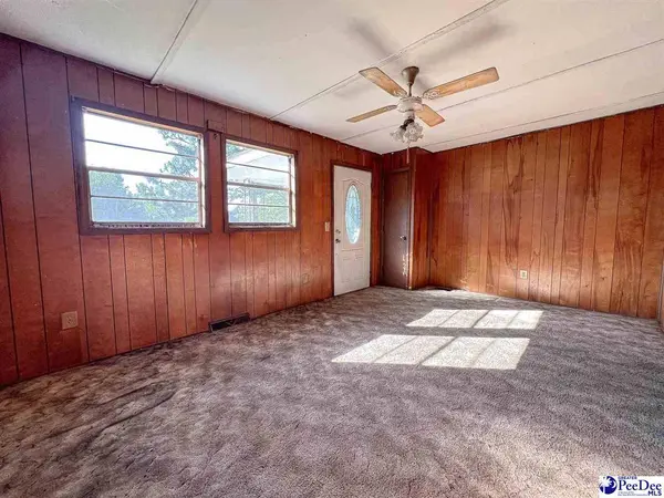 1135 Narrow Paved Rd, Lynchburg, SC 29080