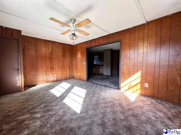1135 Narrow Paved Rd, Lynchburg, SC 29080