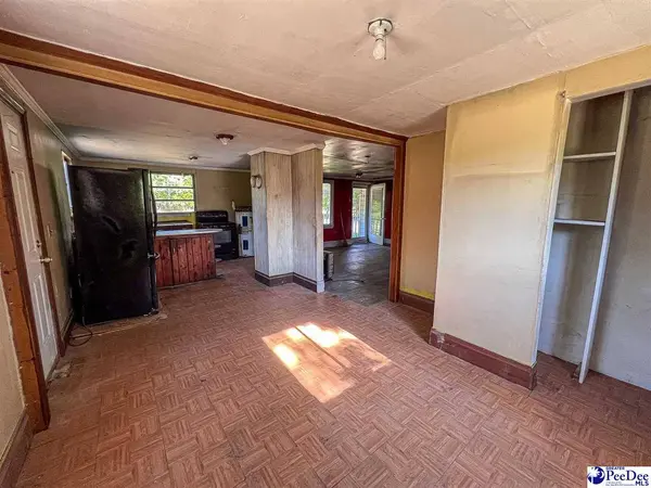1267 N Old Georgetown, Lake City, SC 29560