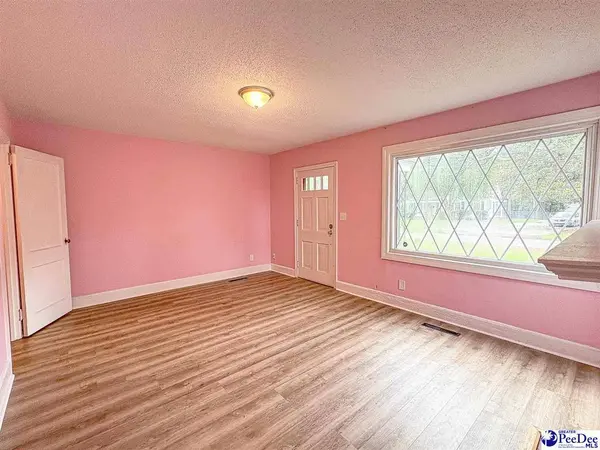 506 Taylor St, Lake City, SC 29560