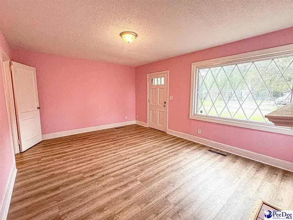 506 Taylor St, Lake City, SC 29560