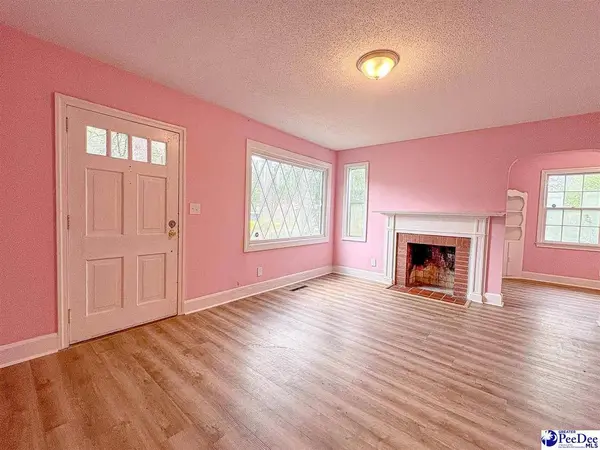 506 Taylor St, Lake City, SC 29560