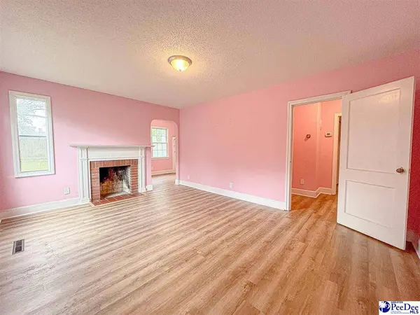 506 Taylor St, Lake City, SC 29560