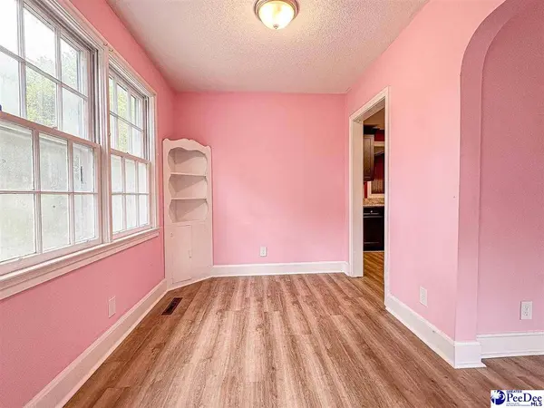 506 Taylor St, Lake City, SC 29560