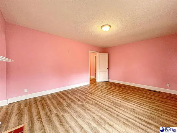 506 Taylor St, Lake City, SC 29560