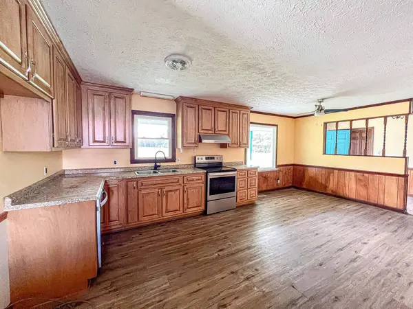 320 New Farm Rd., Hemingway, SC 29554