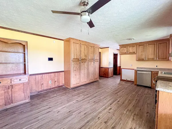 320 New Farm Rd., Hemingway, SC 29554