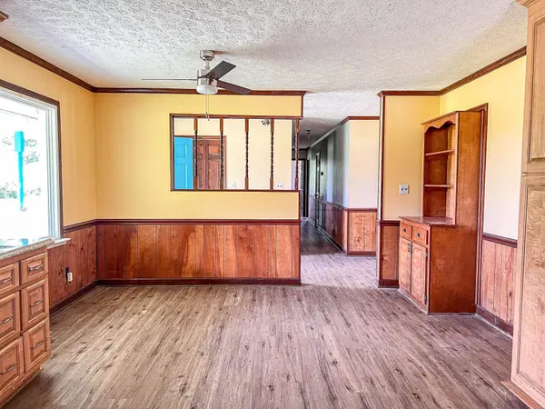 320 New Farm Rd., Hemingway, SC 29554