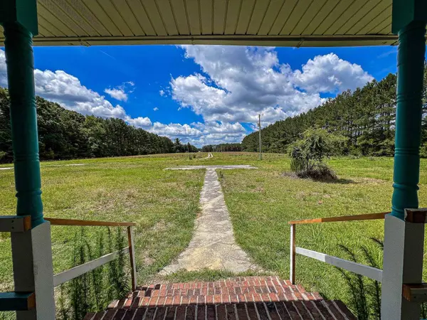 320 New Farm Rd., Hemingway, SC 29554