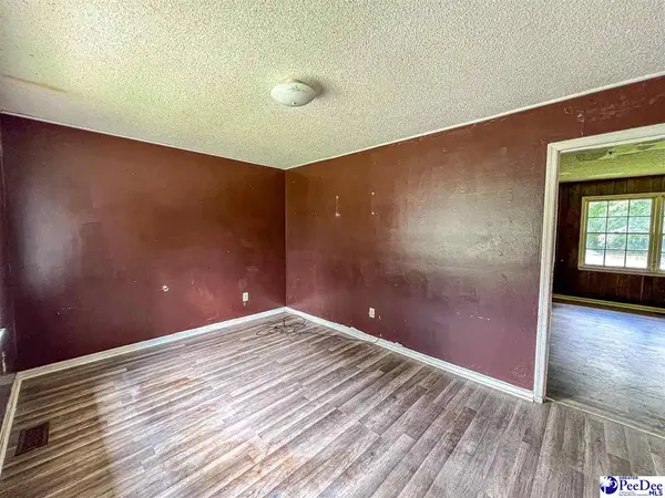 140 Magnolia Dr, Hemingway, SC 29554