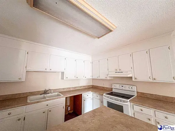 1032 Edgewood Dr., Hartsville, SC 29550