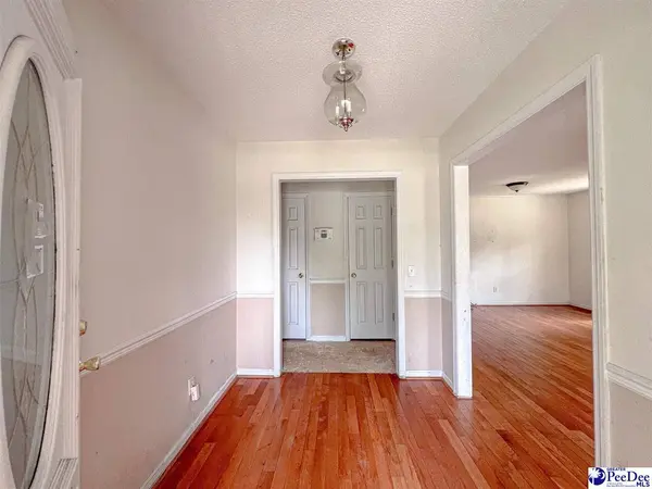 1032 Edgewood Dr., Hartsville, SC 29550