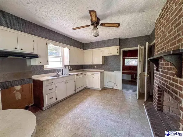 1263 Old Kemper Rd, Lake View, SC 29563