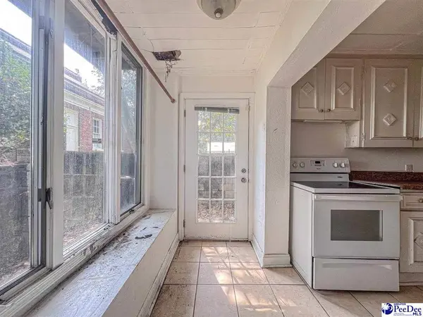 206 N 8th Ave, Dillon, SC 29536