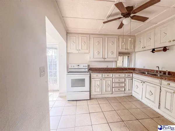 206 N 8th Ave, Dillon, SC 29536