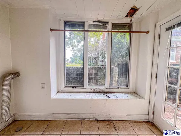 206 N 8th Ave, Dillon, SC 29536
