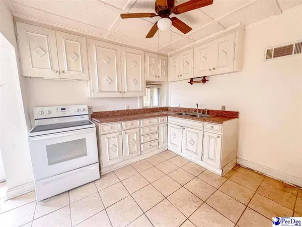 206 N 8th Ave, Dillon, SC 29536
