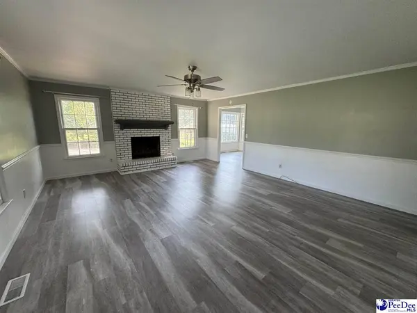 613 W Old Camden Rd, Hartsville, SC 29550-9208