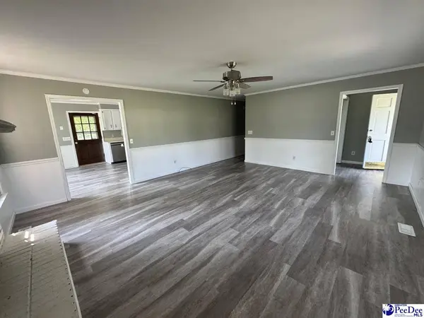 613 W Old Camden Rd, Hartsville, SC 29550-9208