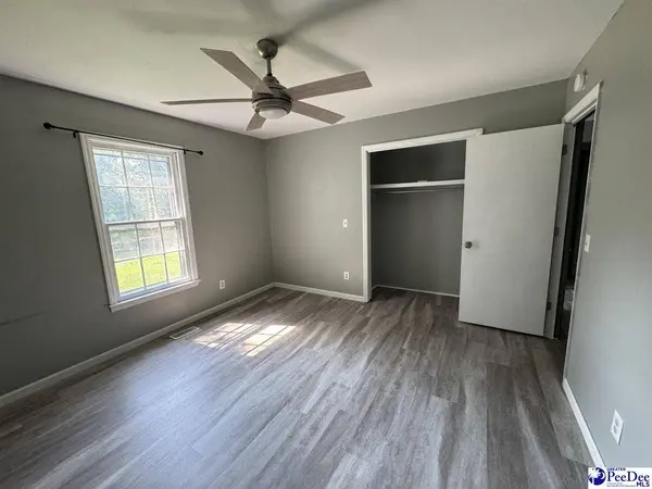 613 W Old Camden Rd, Hartsville, SC 29550-9208