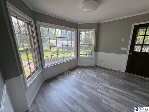 613 W Old Camden Rd, Hartsville, SC 29550-9208