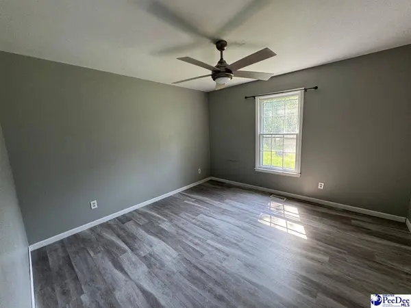 613 W Old Camden Rd, Hartsville, SC 29550-9208