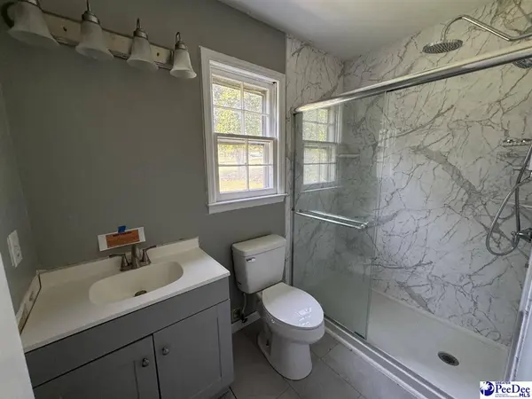 613 W Old Camden Rd, Hartsville, SC 29550-9208