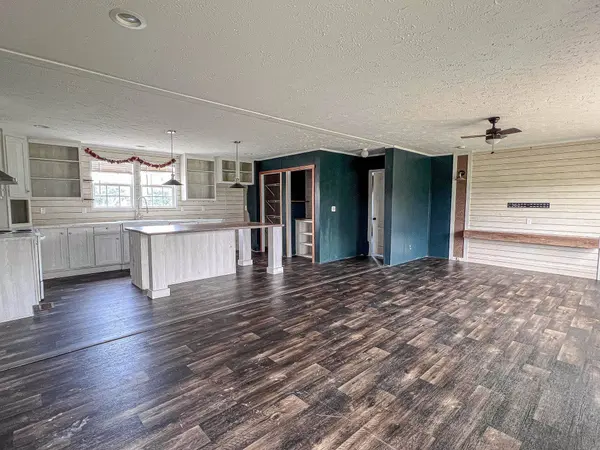 176 Old Flowers Rd., Hemingway, SC 29554