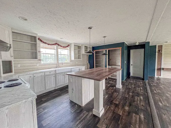 176 Old Flowers Rd., Hemingway, SC 29554
