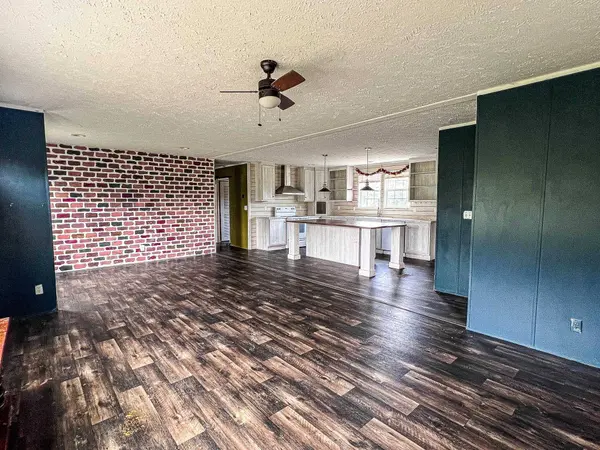 176 Old Flowers Rd., Hemingway, SC 29554