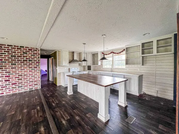 176 Old Flowers Rd., Hemingway, SC 29554