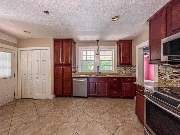 2203 4th Ave., Conway, SC 29527