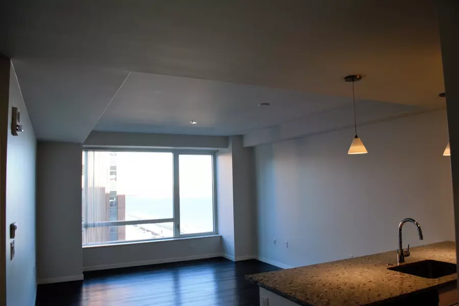 505 Congress St #PH2007, Boston, MA 02210-2902