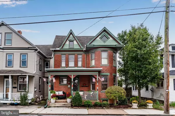 18 E KELLER ST, Mechanicsburg, PA 17055