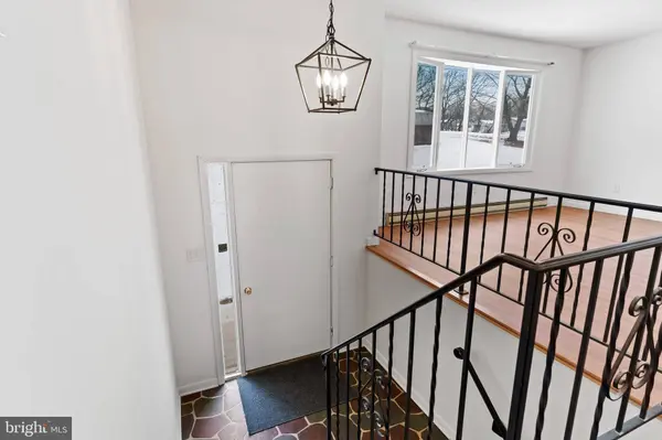 8 W MANOR AVE, Enola, PA 17025